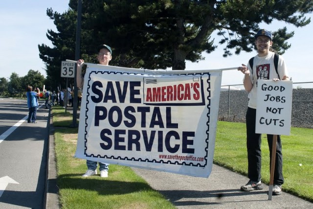 Postal service targets 220 000 job cuts